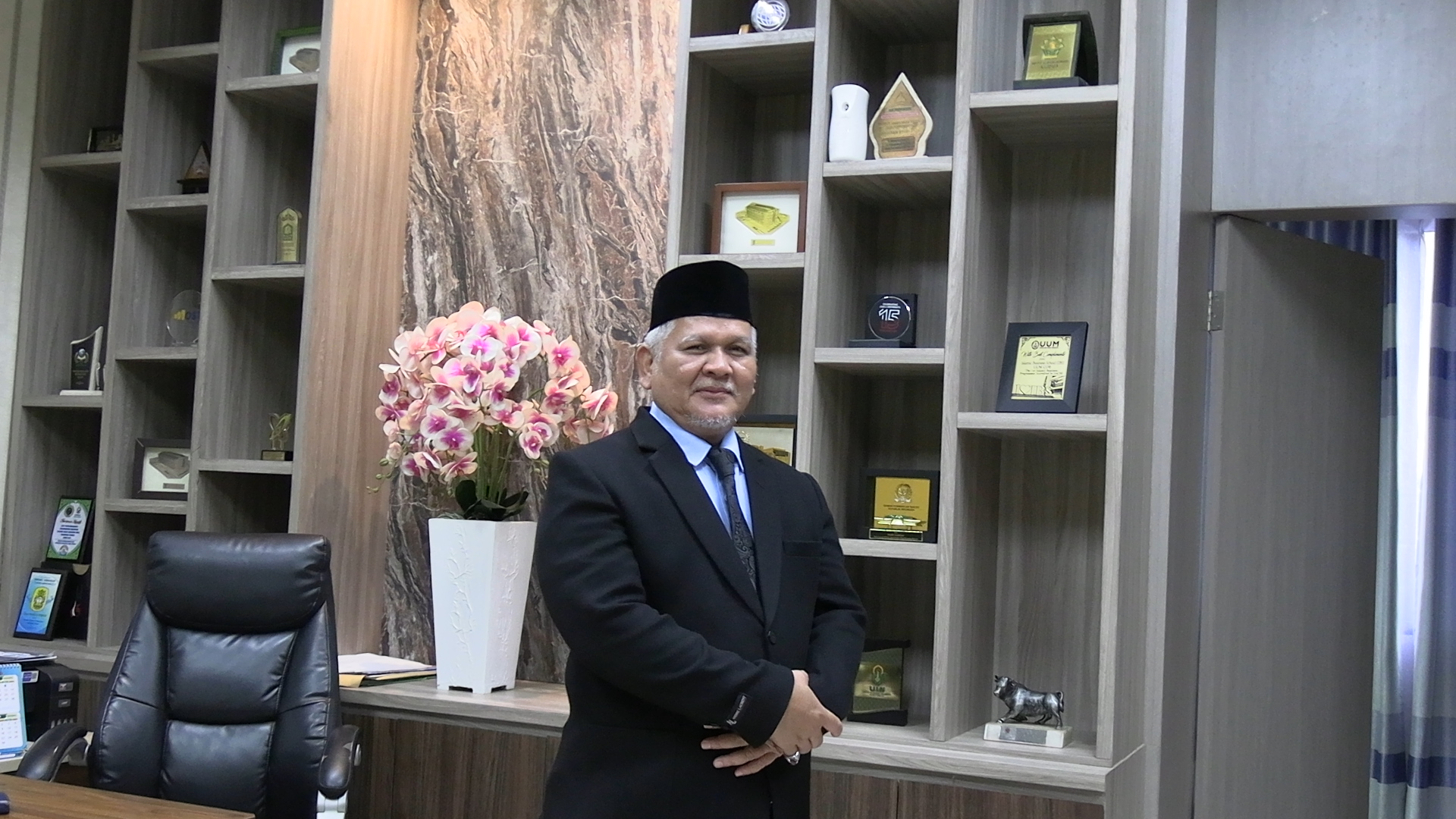 Dr. H. Achmad Otong Busthomi,Lc.,M.Ag